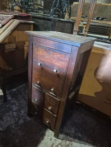 Kleine eikenhouten meubels  beschikbaar voor biedingen