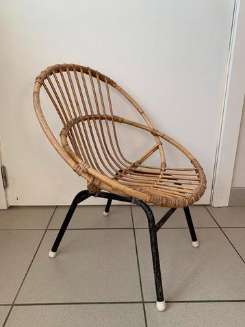 Chaise enfant rotin vintage  disponible aux enchères