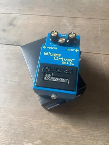 Effets Boss, UA, Sound Audio, ALMT, etc... beschikbaar voor biedingen