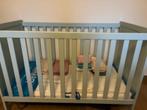 babybed lichtblauw incl. matras/dekbed/lakens, Kinderen en Baby's, Ophalen, Zo goed als nieuw, Ledikant