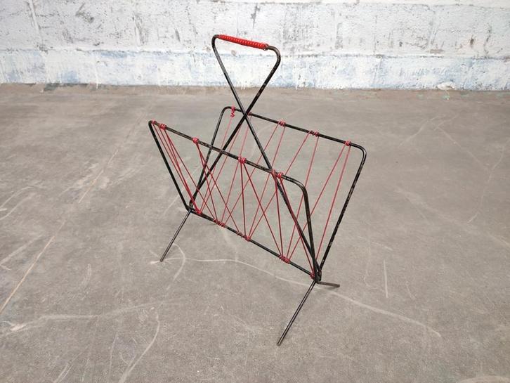 Vintage krantenbakje, Huis en Inrichting, Woonaccessoires | Krantenbakken en Lectuurbakken, Zo goed als nieuw, Ophalen of Verzenden