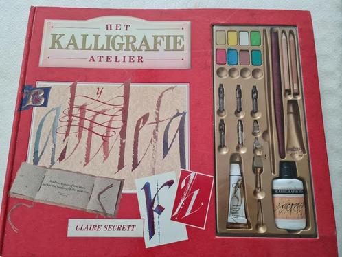 Het kalligrafie atelier - Claire Secrett, Boeken, Hobby en Vrije tijd, Ophalen of Verzenden