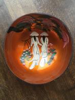 Schaaltje halve kokosnoot met figuren gelakt, Ophalen