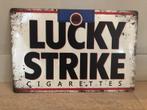 Assiette murale LUCKY STRIKE en métal au look vintage, Enlèvement ou Envoi, Neuf, Panneau publicitaire