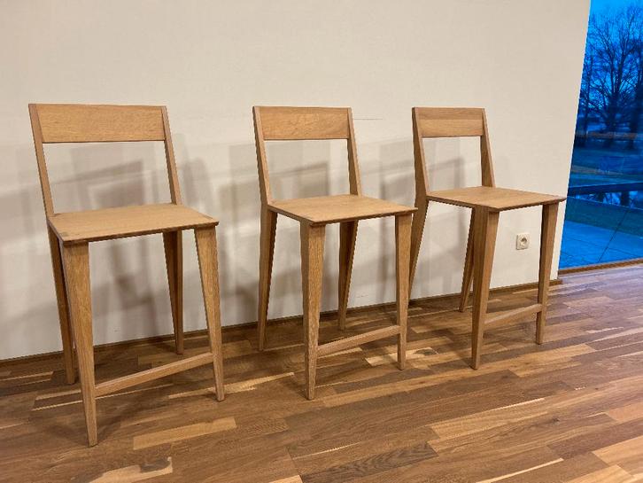 Barkruk in massieve eik, NIEUW uit toonzaal, Maison & Meubles, Tabourets de bar, Neuf, 60 à 90 cm, Bois, 3 tabourets, Avec repose-pieds