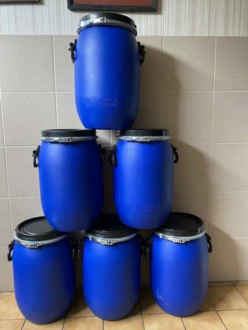 Laatste weken, voedertonnen 30 liter.(als nieuw) beschikbaar voor biedingen