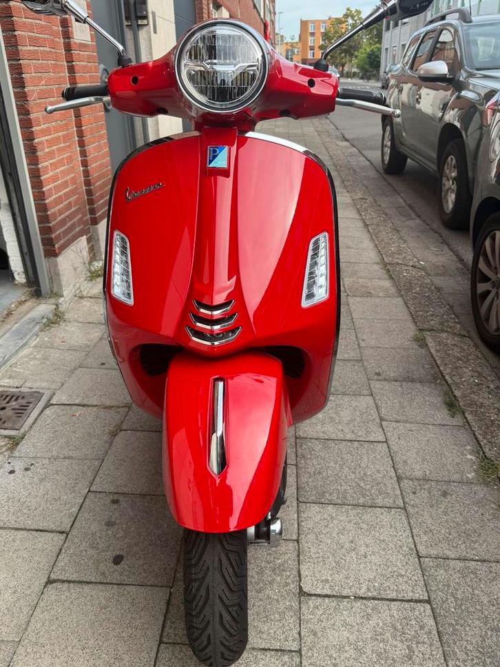 Vespa 125 gts super , 2024 , (7k) splinternieuw, Fietsen en Brommers, Scooters | Vespa, Zo goed als nieuw, Ophalen