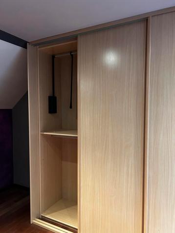 Armoire de chambre 3 portes coulissantes disponible aux enchères