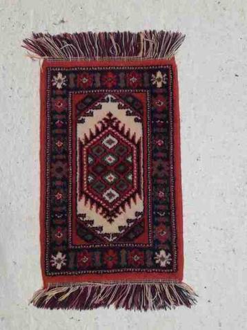 Vintage tapijtje roodbruin beige groen 53/33 beschikbaar voor biedingen