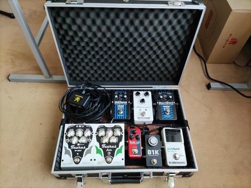 Pedalboard bassiste, Musique & Instruments, Effets, Utilisé, Chorus, Delay ou Écho, Distortion, Overdrive ou Fuzz, Reverb, Autres types