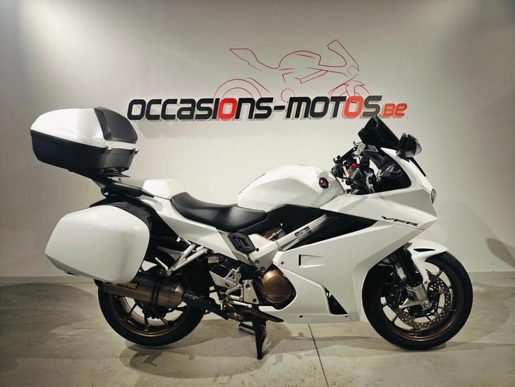Honda VFR800F 2016 - 20.584km - Full options- Garantie 1 an, Motoren, Motoren | Honda, Bedrijf, Sport, meer dan 35 kW, 4 cilinders