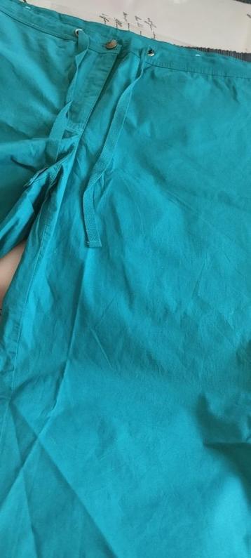 NIEUW – ¾ broek met knoop & touwtjes beschikbaar voor biedingen
