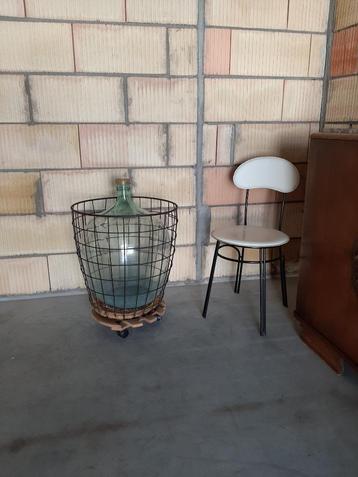 Dame Jane in ijzeren mand beschikbaar voor biedingen