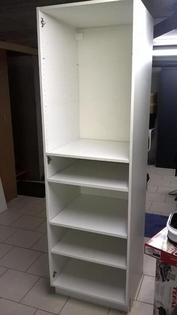 Witte keukenkast / opbergkast beschikbaar voor biedingen