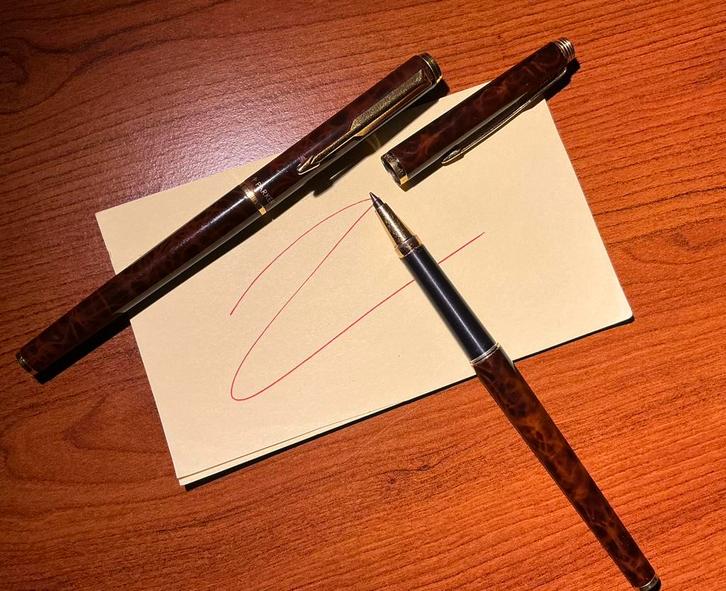 Mooie pennenset  PARKER roller point(s), Verzamelen, Pennenverzamelingen, Zo goed als nieuw, Pennenset, Parker, Met doosje, Ophalen of Verzenden