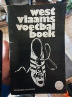 West vlaams voetbalboek 1977, Livres, Livres de sport, Utilisé, Enlèvement ou Envoi