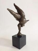 bronzen beeld - fat lady balancing, Ophalen of Verzenden