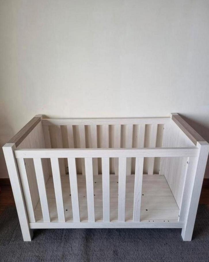 Houten babybed 70120 cm – als nieuw, Kinderen en Baby's, Kinderkamer | Bedden, Zo goed als nieuw, Ophalen