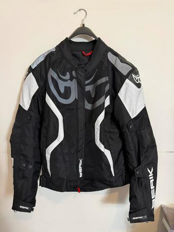 Motorjas maat 54 beschikbaar voor biedingen