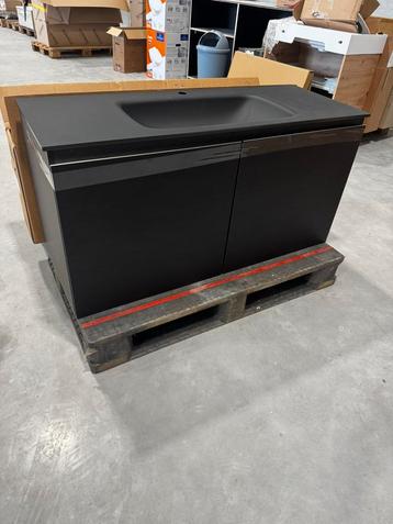 Diverse showroom Detremmerie badkamermeubels beschikbaar voor biedingen