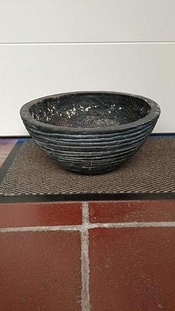 Stenen pot  beschikbaar voor biedingen