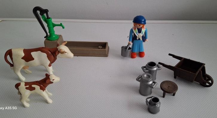 Playmobil Koeien melken met boerderij en fontein, Kinderen en Baby's, Speelgoed | Playmobil, Zo goed als nieuw, Complete set, Ophalen of Verzenden