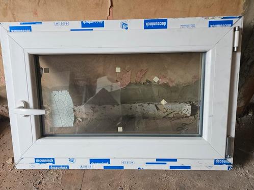Nouveau Châssis PVC Deceuninck, Doe-het-zelf en Bouw, Raamkozijnen en Schuifdeuren, Nieuw, Raamkozijn, Minder dan 75 cm, 75 tot 150 cm