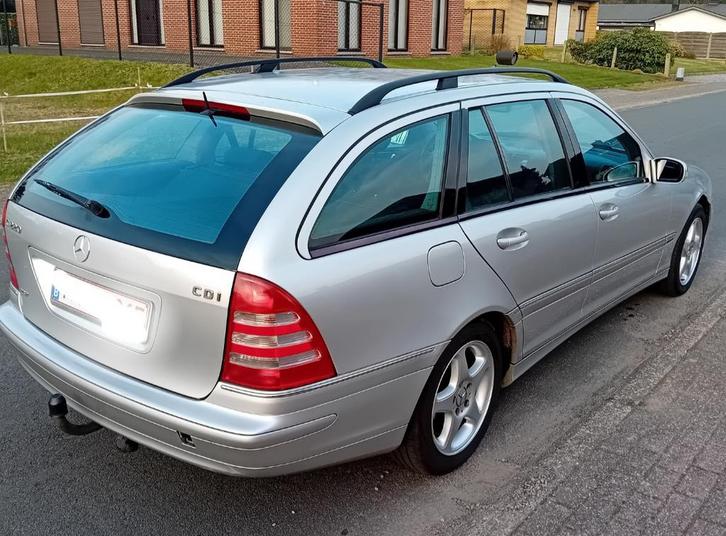 Mercedes Classe C Break 220 cdi Année 2004 345 000 km, Autos, Mercedes-Benz, Particulier, Classe C, Attache-remorque, Diesel, Euro 3
