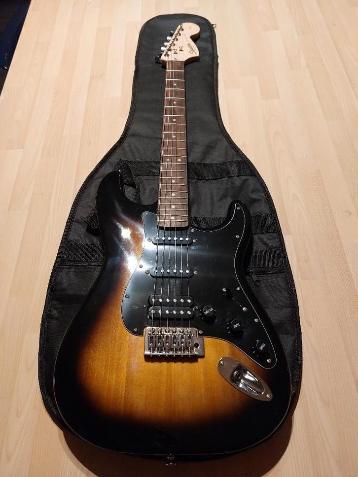 Squier Affinity Series Stratocaster HSS Pack Brown Sunburst, Musique & Instruments, Instruments à corde | Guitares | Électriques