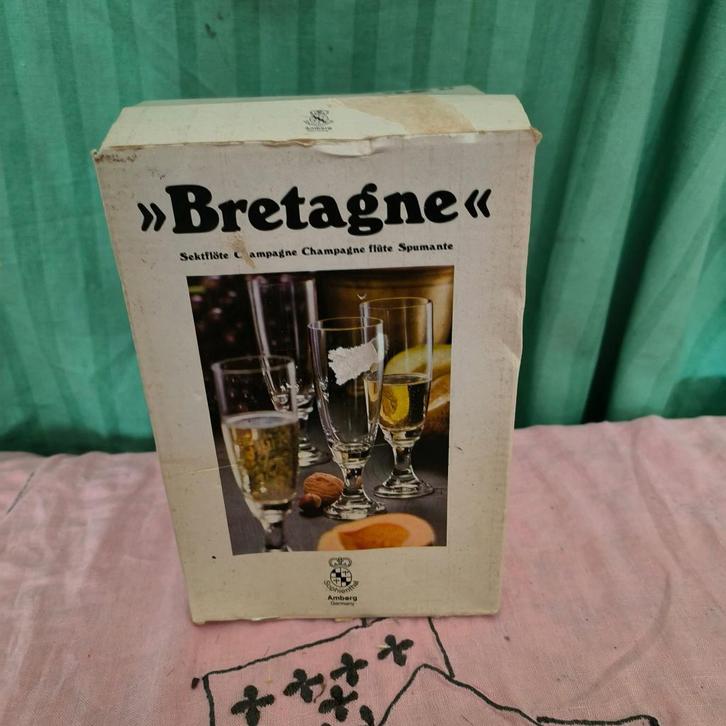 Doosje met 4 kristallen champagneglazen, Antiquités & Art, Antiquités | Verre & Cristal, Enlèvement