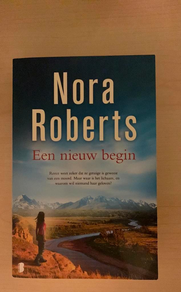 Nora Roberts - Een nieuw begin, Boeken, Thrillers, Zo goed als nieuw, Ophalen of Verzenden