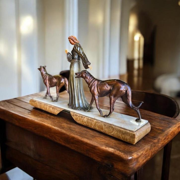 vintage art deco beeld: vrouw met 2 honden, Antiek en Kunst, Kunst | Beelden en Houtsnijwerken, Ophalen of Verzenden