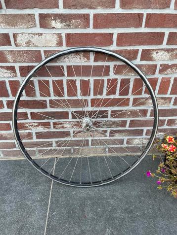 Fietswiel vooraan 28” Campagnolo clincher beschikbaar voor biedingen