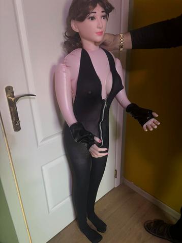 1 Volwassene poppen 1m40 dringend weg  beschikbaar voor biedingen