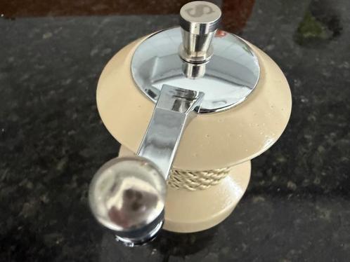 Ongebruikt vintage  zout-en pepermolen MARLUX gratis verz., Antiek en Kunst, Curiosa en Brocante, Ophalen of Verzenden