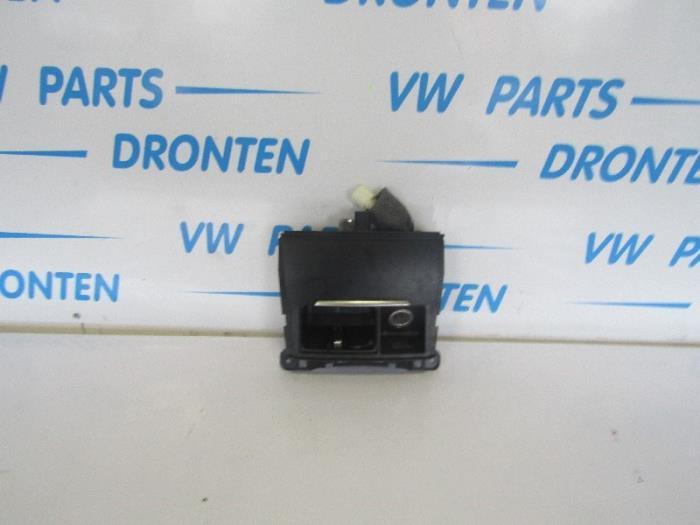 Cendrier avant d'un Audi A4, Autos : Pièces & Accessoires, Habitacle & Garnissage, Audi, Utilisé, 3 mois de garantie, Enlèvement ou Envoi