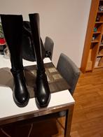 Mooie laarzen van anna field, Ophalen