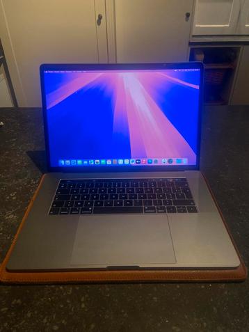 MacBook Pro 2018 | 15inch | i7 | 500GB SSD | 16GB RAM DDR4 beschikbaar voor biedingen