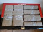 Pierre Cardin 8 handdoeken in doos *Nieuw*, Maison & Meubles, Enlèvement ou Envoi, Neuf