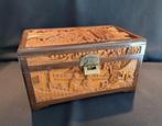 Boîte chinoise en bois sculpté avec serrure et clé, Antiquités & Art, Art | Sculptures & Bois, Enlèvement ou Envoi