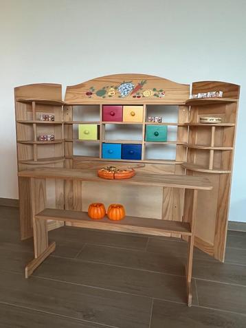 Houten winkeltje beschikbaar voor biedingen