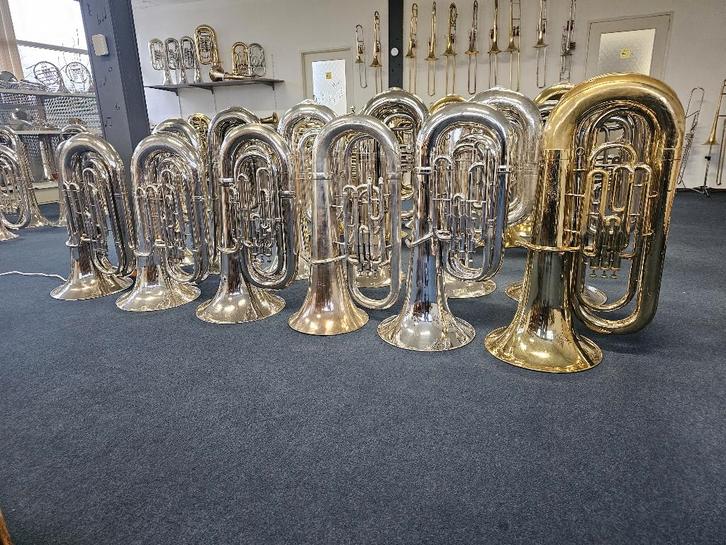 Wij hebben verschillende Es en Bes Tuba's op Voorraad!, Muziek en Instrumenten, Blaasinstrumenten | Tuba's, Gebruikt, Tuba in si bemol