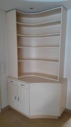 GRATIS  2 hoekkasten bibliotheek, Huis en Inrichting, Kasten | Boekenkasten, Ophalen, Gebruikt