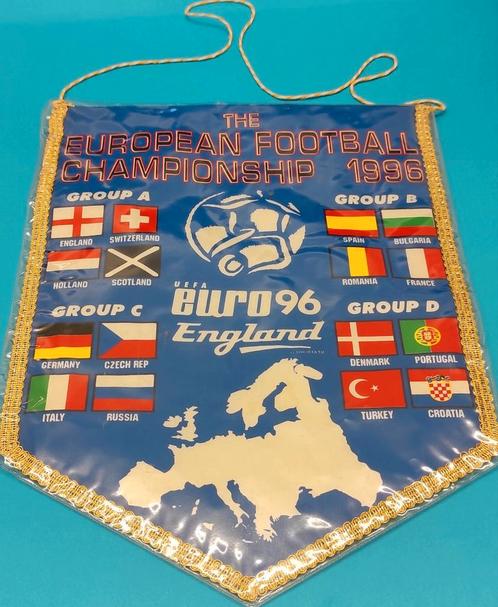 EK voetbal Europees kampioenschap 96 prachtige vintage vaan, Diversen, Vlaggen en Wimpels, Zo goed als nieuw, Ophalen of Verzenden