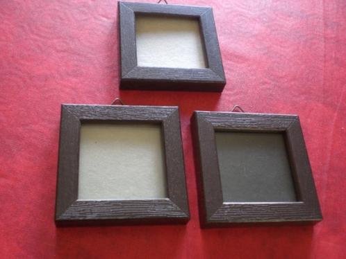 3 Petits cadres brun foncé 4 X 4 cm, Maison & Meubles, Accessoires pour la Maison | Cadres, Utilisé, Bois, Enlèvement ou Envoi