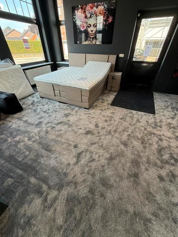 Nieuw vloerbekleding / tapijt / vloerkleed / laminaat / pand beschikbaar voor biedingen