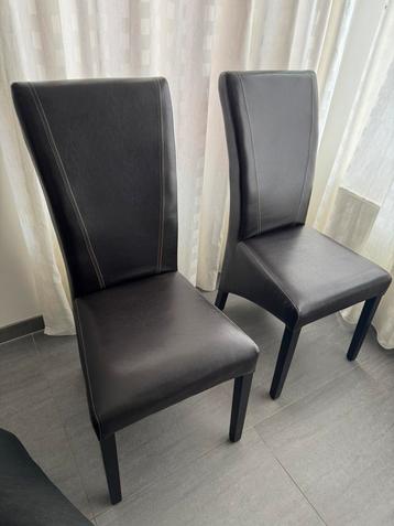 Eetkamerstoelen + gratis tafel beschikbaar voor biedingen