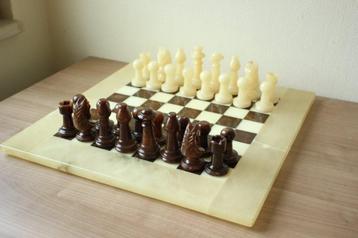 Groot marmeren schaakbord beschikbaar voor biedingen
