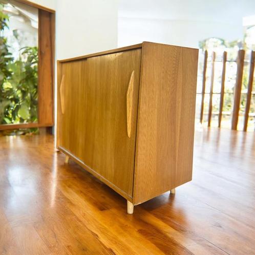 Vintage houten schoenkast / kastje met schuifdeuren, Kinderen en Baby's, Kinderkamer | Commodes en Kasten, Commode, Ophalen of Verzenden