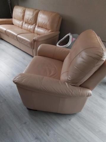 Salon en cuir un divan trois places et un fauteuil relax450€, Enlèvement, Comme neuf, Cuir